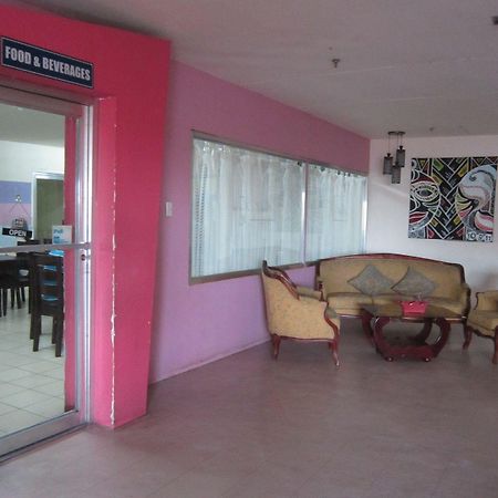 Middle Town Inn Bacolod Buitenkant foto