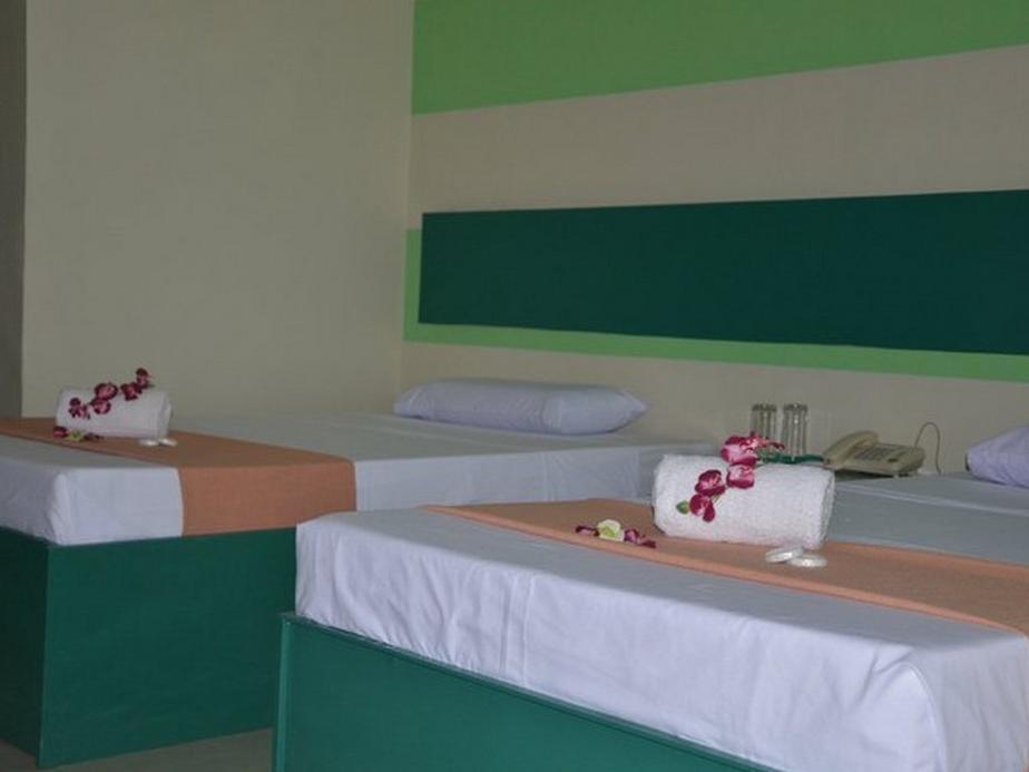 Middle Town Inn Bacolod Buitenkant foto